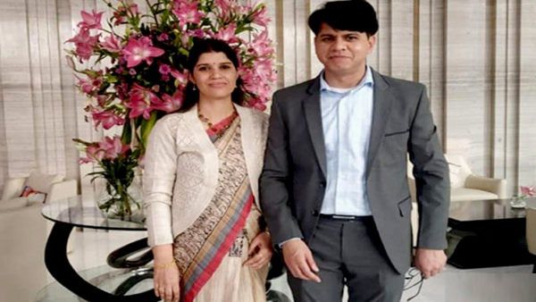 Valentine's Day : ट्रेनिंग में साथी IAS संदीप कौर को दिल दे बैठे योगेश कुमार, ना को ऐसे बदला हां में