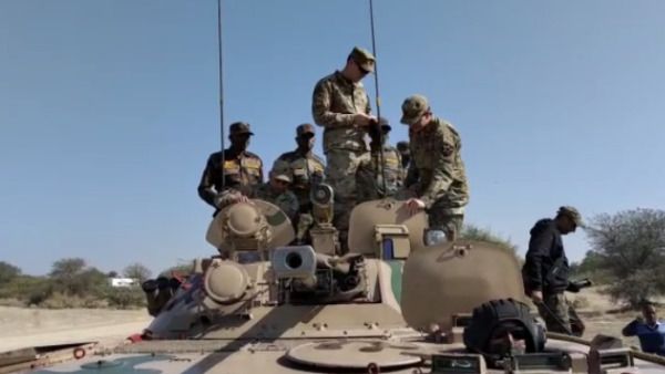बीकानेर में US-INDIA युद्धाभ्यास : राजस्थान के रेगिस्तान में दौड़ता दिखा अमेरिकी स्ट्राइकर टैंक