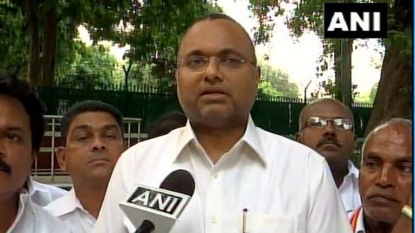 INX मीडिया केस: कार्ति चिदंबरम को मिली विदेश जाने की इजाजत लेकिन...