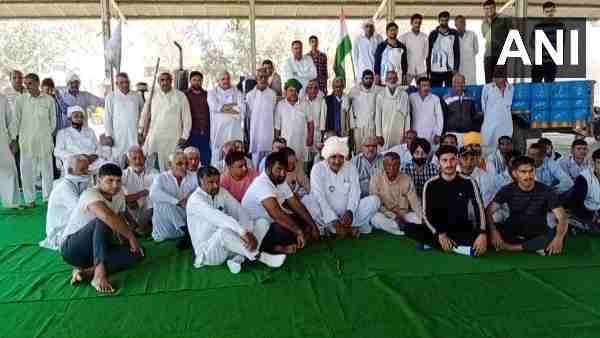 कृषि कानूनों के विरोध में हरियाणा में बिकेगा 100 रुपये लीटर दूध, खाप पंचायत ने लिया बड़ा फैसला