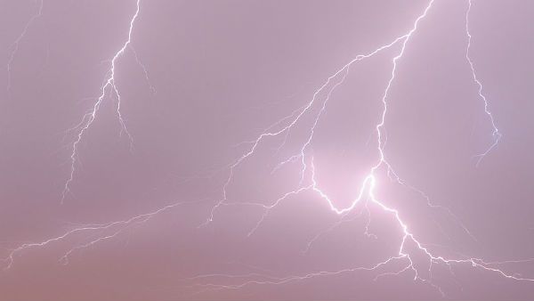 Weather Updates: बिगड़ेगा मौसम, दिल्ली में गिर सकते हैं ओले तो यहां हिमपात की आशंका