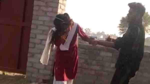 Lucknow: स्कूल जा रही छात्रा को सड़क किनारे पीट रहा था शोहदा, वीडियो वायरल होते ही पहुंचा जेल
