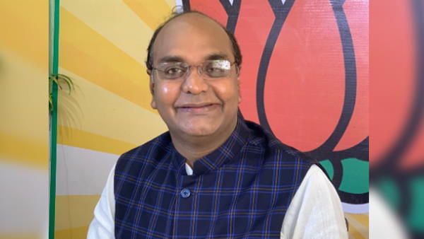 मध्य प्रदेश: पेट्रोल की कीमत 100 रु. के पार, बीजेपी के मंत्री ने PM मोदी को दी 'बधाई'