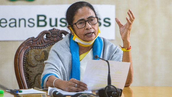 ममता बनर्जी ने कसा तंज- 'नरेंद्र मोदी स्टेडियम में अडानी-अंबानी एंड हैं, हम दो हमारे दो हो गया'
