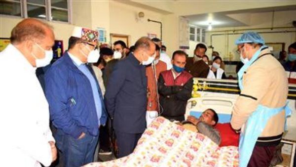मंडी: खाई में जीप ग‍िरने से 3 की मौत, CM ने क‍िया 4-4 लाख रुपए की मदद का ऐलान
