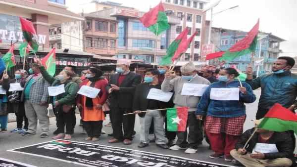 कैसे नेपाल के राजनीतिक संकट में कुछ लोगों का चल पड़ा है धंधा, जानिए