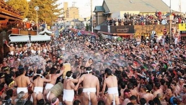 Special Report: जापान की अनोखी ‘होली’ हड़का मत्सुरी, जब लंगोट पहने 10 हजार लोगों के बीच होती है पवित्र ‘लड़ाई’