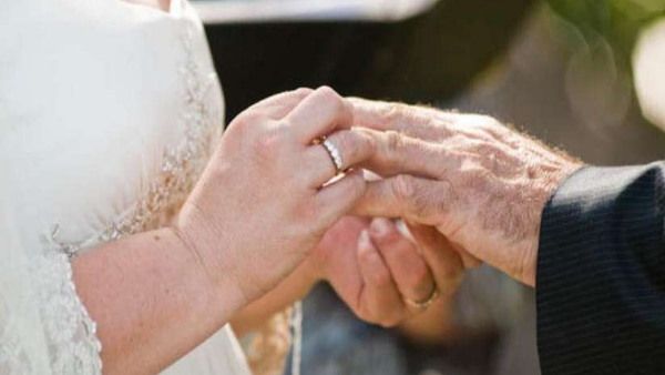 Valentines Day पर ओल्ड एज होम में बजी शहनाई, 65 साल की दुल्हन और 58 साल के दूल्हे ने रचाई शादी