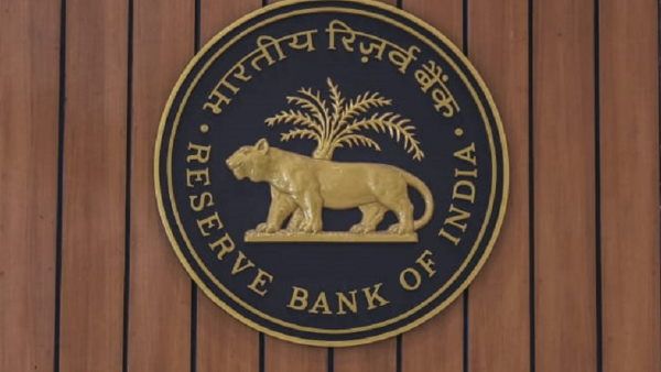 RBI ने अब इस बैंक पर लगाया प्रतिबंध, ग्राहक 6 महीने तक नहीं निकाल पाएंगे 1000 ₹ से अधिक