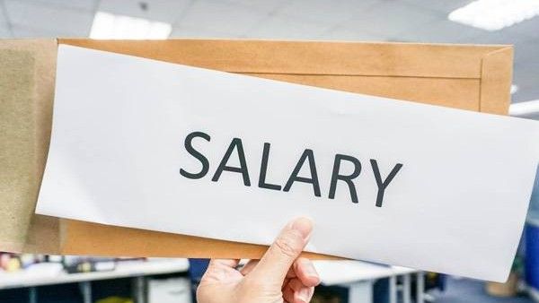 नौकरीपेशा के लिए खुशखबरी: इस साल सैलरी में होगा बंपर इंक्रीमेंट! ये है इसके पीछे का कारण