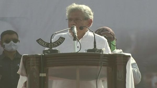 बंगाल चुनाव: येचुरी का दावा- सरकार बनाने के लिए NDA में शामिल हो सकती है TMC