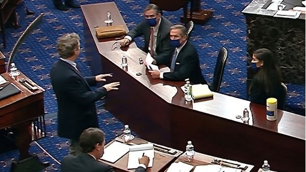 बरी होकर डोनाल्ड ट्रंप बोले- जारी है अमेरिका को महान बनाने का अभियान तो हॉलीवुड ने जमकर लताड़ा