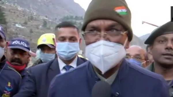 उत्तराखंड के राज्य मार्गों की सुधारीकरण परियोजना पर सीएम त्रिवेंद्र ने की बैठक, अधिकारियों को दिए निर्देश
