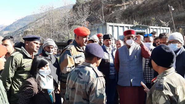 उत्तराखंड: सीएम त्रिवेंद्र ने किया आपदा प्रभावित क्षेत्रों का दौरा, की राहत कार्यों की मॉनिटरिंग