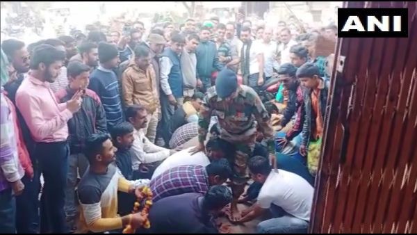 विजय बी सिंह : आर्मी से रिटायर होकर घर लौटे तो गांव के लोगों ने स्वागत में बिछा दीं हथेलियां
