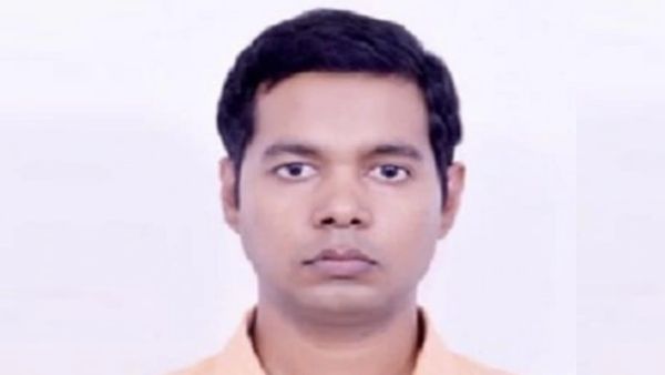 Yugantar Tripathi: बड़ा अफसर बनने के लिए छोड़ी JEN की सरकारी नौकरी, पढ़ें UPPSC-2019 टॉपर की सक्सेस स्टोरी