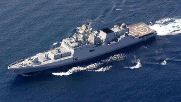 रक्षक बना INS Talwar, ओमान की खाड़ी में फंसे भारतीय कार्गो शिप को निकाला