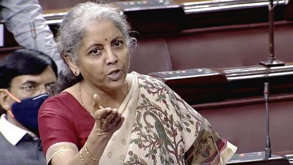 बैंकों को प्राइवेट बनाने पर वित्त मंत्री निर्मला सीतारमण के तर्क