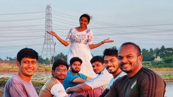 25 साल की यूट्यूबर को शोहरत ने बना दिया नेता, अब लड़ रहीं चुनाव