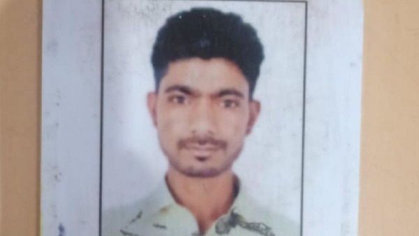 आगरा: प्रेमी को कमरे पर बुलाकर प्रेम‍िका ने उड़ेल द‍िया तेजाब, मौत
