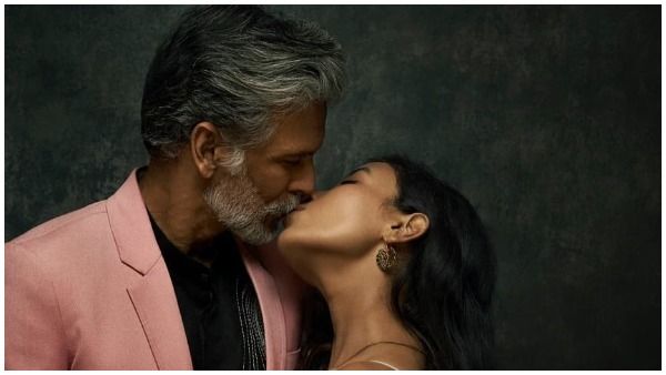 मिलिंद सोमन ने पत्नी अंकिता के साथ कराया kiss करते हुए हॉट फोटोशूट, कहा- ये PETA इंडिया का नया कैम्पेन है