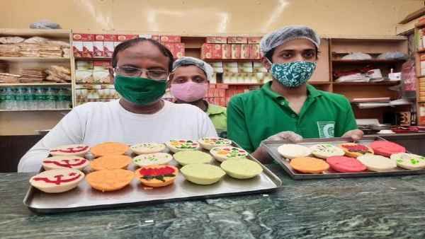 बंगाल विधानसभा चुनाव 2021: BJP और TMC के निशान वाली मिठाइयों के भाव जानिए