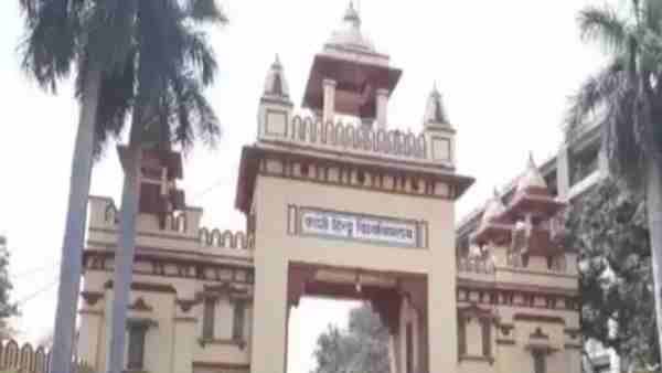 वाराणसी: बढ़ते कोविड-19 संक्रमण को लेकर BHU ने बंद की ऑफलाइन क्लास, हॉस्टल भी होंगे खाली