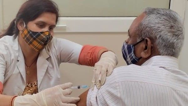 सरकार ने किया बड़ा ऐलान- 1 अप्रैल से 45 साल से ऊपर हर किसी को लगेगा कोरोना वैक्‍सीन