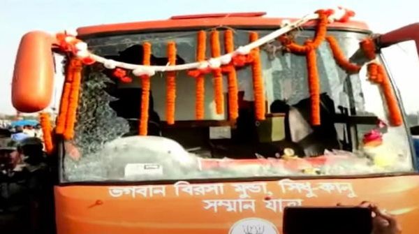 पश्चिम बंगाल: बीजेपी की रथ यात्रा में तोड़फोड़, टीएमसी पर लगे आरोप