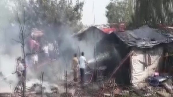 पंजाब: जालंधर के स्लम एरिया में आग लगी, दमकल की गाड़ियां काबू पाने में जुटीं