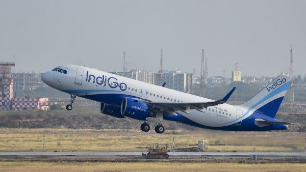 आसमान में गूंजी किलकारी, बेंगलुरु से जयपुर जाने वाली इंडिगो फ्लाइट में बच्ची का जन्म