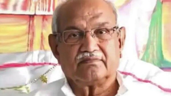 स्वयंभू बाबा वीरेंद्र दीक्षित के खिलाफ इंटरपोल ने जारी किया रेड कॉर्नर नोटिस, यौन शोषण का है आरोपी