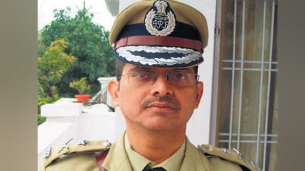 IPS अमिताभ ठाकुर सहित UP के तीन अफसर सरकारी सेवा के लिए अनुपयुक्त, द‍िया गया VRS