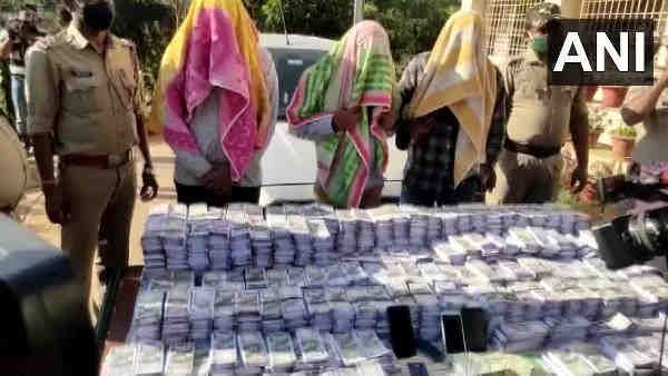 7.9 करोड़ के नकली नोट छत्तीसगढ़ से विशाखापत्तनम ले जा रहे तीन लोग गिरफ्तार, बस्तर सीमा के पास धरे गए