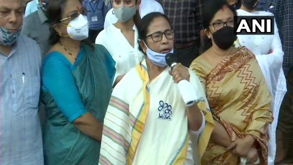 बंगाल चुनाव: ममता बनर्जी ने बीजेपी के खिलाफ बनाया मास्टर प्लान, LPG सिलेंडर के साथ कल प्रदर्शन करेगी TMC