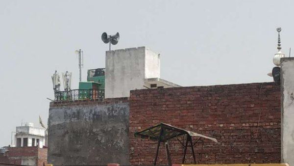 लाउडस्पीकर पर अजान से BHU छात्र को 'मानसिक अवरोध', शि‍कायत पर पुलिस ने द‍िए कार्रवाई के निर्देश