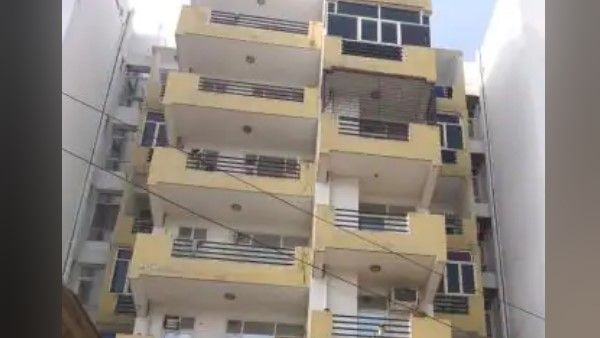 मेरठ: चीनी म‍िल के पूर्व अधि‍कारी ने अपार्टमेंट से लगाई छलांग, मौत