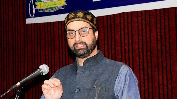 20 महीने से नजरबंद अलगाववादी नेता मीरवाइज उमर फारूक रिहा, मुफ्ति ने जताई खुशी