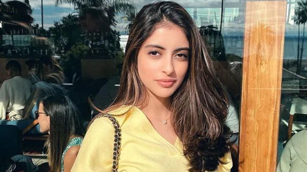 'फटी जीन्‍स' वाले बयान को लेकर उत्तराखंड CM पर भड़कीं नव्‍या, बोलीं- हमारे कपड़ों से पहले अपनी मानसिकता बदलिए