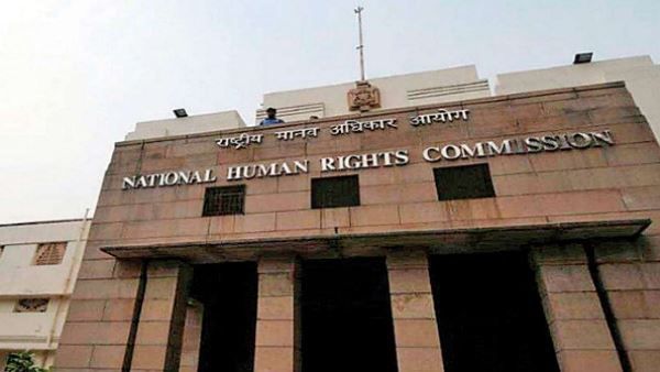 आगरा: सेप्‍ट‍िक टैंक में हुई 5 मौतों का NHRC ने ल‍िया संज्ञान, मुख्य सचिव और डीजीपी को भेजा नोट‍िस