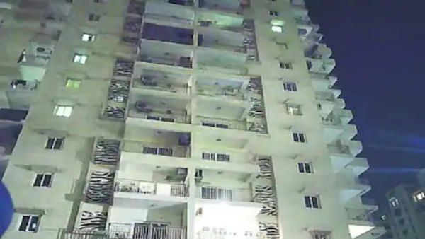 नोएडा: 11वीं के छात्र ने बि‍ल्‍ड‍िंग की 15वीं मंजिल से कूदकर दी जान, हैरान करने वाली है वजह