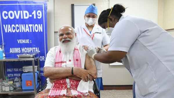 पीएम नरेंद्र मोदी ने लगवाया कोरोना का टीका, जानें लोगों ने क्या दिया रिएक्‍शन