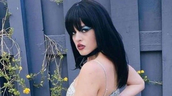 इस महिला ने पहने थे ऐसे कपड़े कि पड़ोसी ने बुला ली पुलिस, जानिए फिर क्‍या हुआ