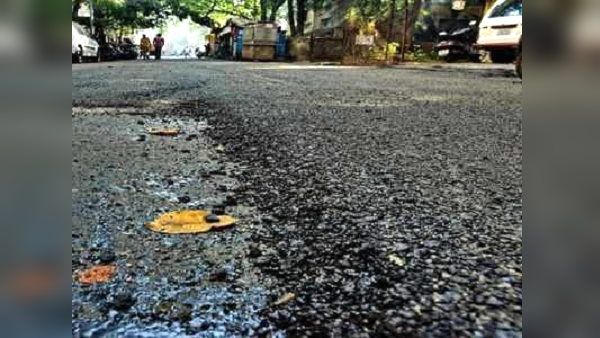 सहकारिता मंत्री की विधानसभा में परेशान ग्रामीणों ने खुद ही बना ली अपने गांव की सड़क