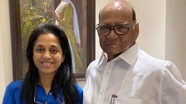 महाराष्ट्र में सियासी बवाल के बीच शरद पवार ने परिवार साथ किया ताजमहल का दीदार