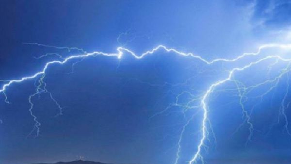 Weather Updates: मौसम में होगा भारी उलट-फेर, देश के कई राज्यों में आंधी-तूफान की आशंका