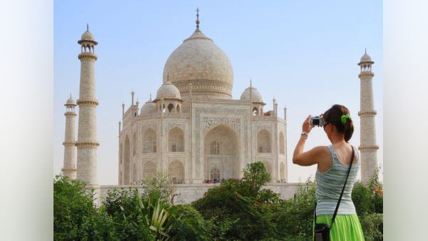 घरेलू पर्यटन पर फिर लगा कोरोना का ताला, 15 मई तक बंद किए गए ताजमहल समेत दूसरे स्मारक