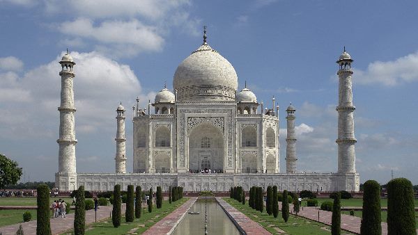 शि‍वरात्र‍ि पर ताजमहल में शि‍व आरती, हिंदू महासभा की पदाधि‍कारी सहित 3 हिरासत में