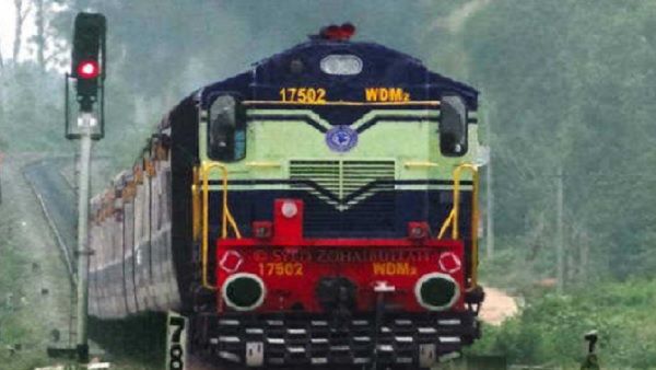 Indian Railways: अप्रैल से चलेंगी दुरंतो, शताब्दी, गरीब रथ जैसी स्पेशल ट्रेनें, जल्दी से बुक करें टिकट