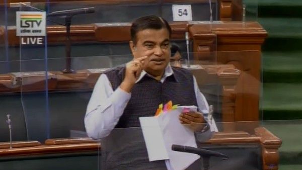 एक साल के भीतर टोल बूथ मुक्त होगा भारत, लोकसभा में नितिन गडकरी का बड़ा ऐलान